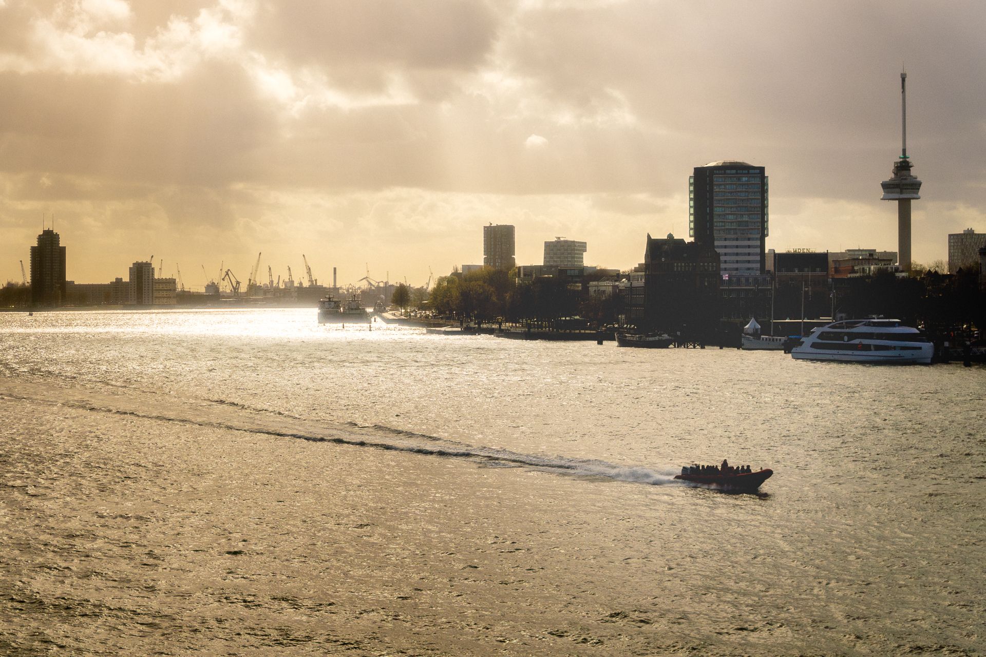 Autumn photowalk along the Nieuwe Maas