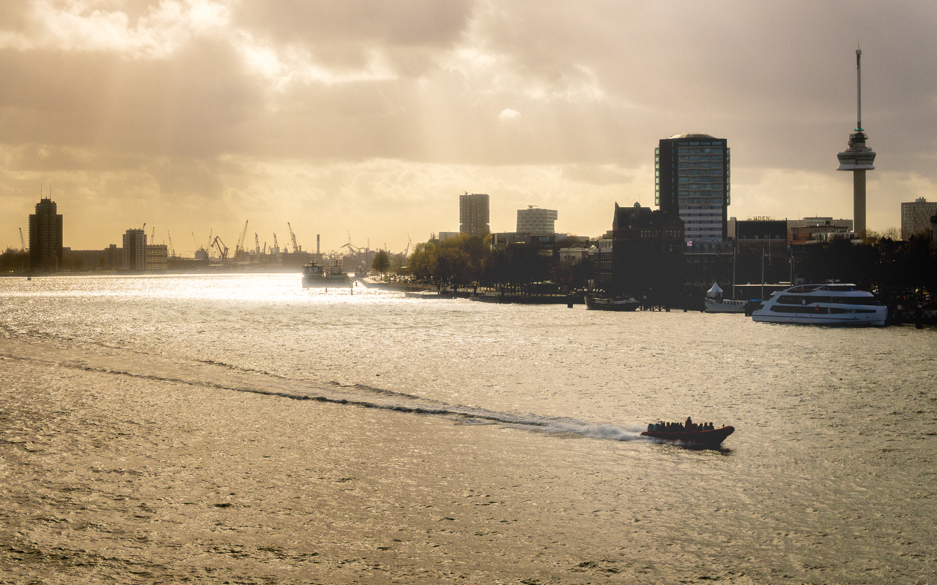 Autumn photowalk along the Nieuwe Maas